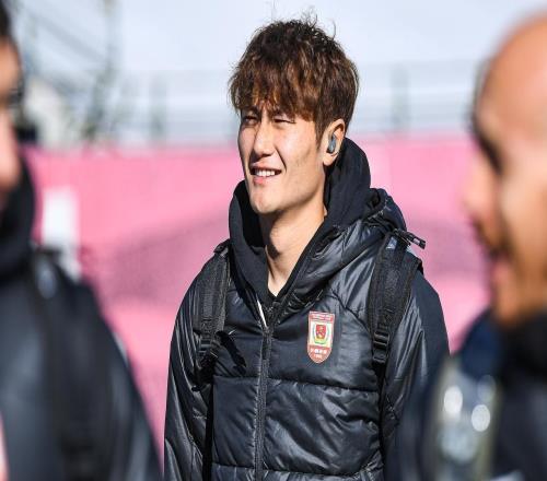 李金羽这是什么操作签下中超降级队前锋，单赛季0球，3年进3球