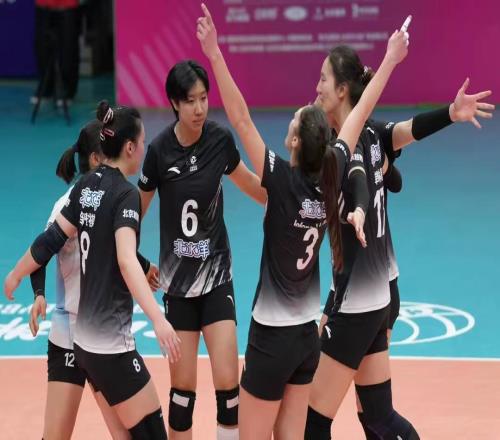 首秀轰28分制胜！中国女排又一19岁1米90重炮崛起：替补造大逆转