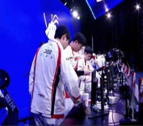 333！369三局表现拉完了，对线失智送头，团战逛街没作用！